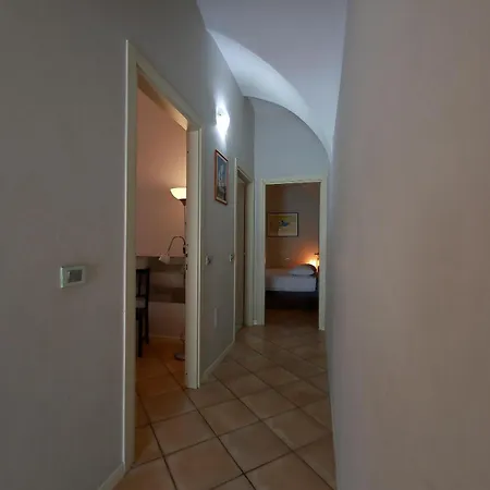 5 Borgo Di Garda 로나토